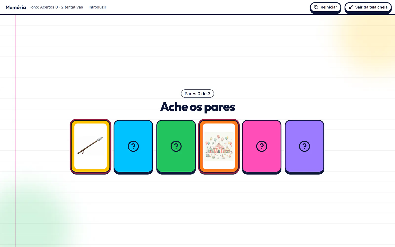 Jogo da Memória em tela cheia: seis cartas coloridas, duas viradas mostrando as figuras.